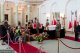 Ludzie oddają hołd hołd tragicznie zmarłym Prezydentowi RP Lechowi Kaczyńskiemu i jego małżonce Marii Kaczyńskiej