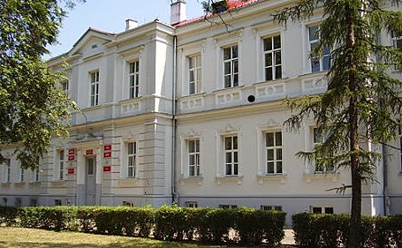 Budynek Szkoły Policealnej Ochrony Zdrowia w Łomży (www.medyklomza.pl)