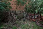 Foto: Grądy, drzewo przygniotło maszyny rolnicze