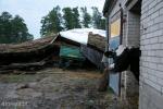 Foto: Grądy, przewrócona stodoła