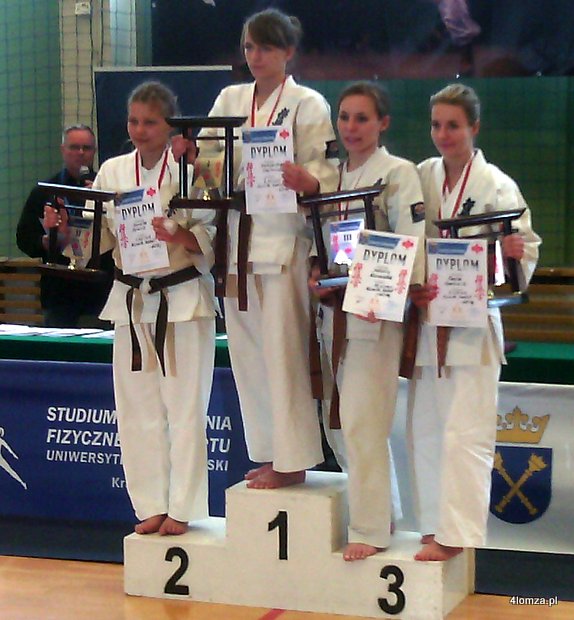 Aleksandra Zajkowska na najwyższym podium I Akademickich Mistrzostw Polski Kyokushin Karate