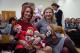Przewodnicząca Rady Miasta Bernadeta Krynicka i wiceprezydent Agnieszka Muzyk ze swoimi wylicytowanymi lalkami