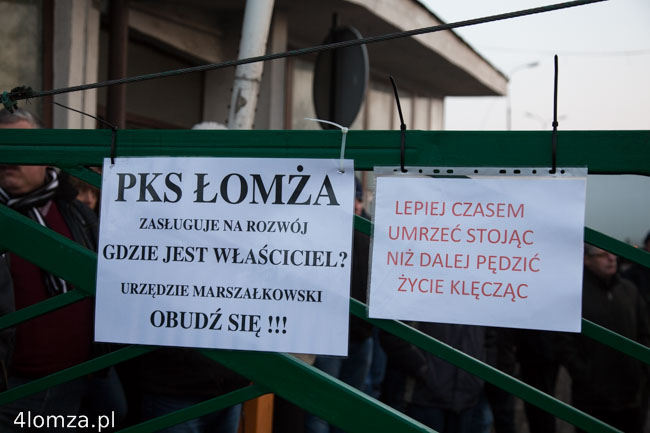 Brama wjazdowa do zajezdni PKS przy ul. Piłsudskiego w Łomży