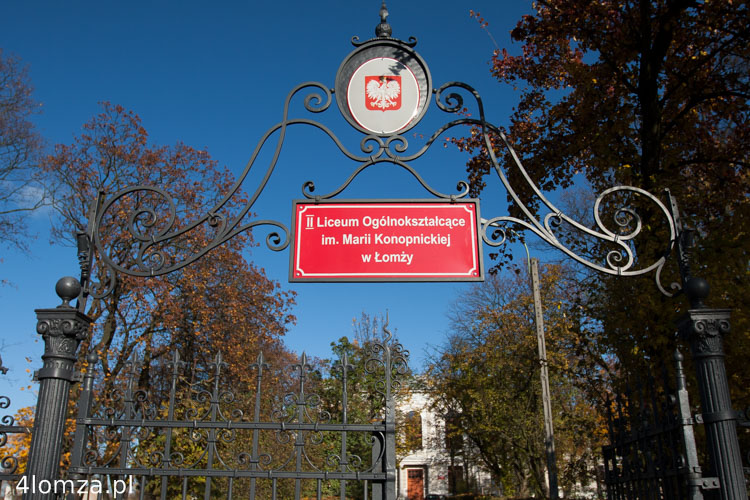 Brama II Liceum Ogólnokształcącego im. Marii Konopnickiej w Łomży