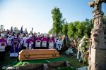 Foto: Biskup Tadeusz spoczął w grobie z rodzicami w S...