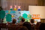 Foto: Spektakl Trzy świnki grupy teatralnej zespołu szkolno-przedszkolnego w Śniadowie