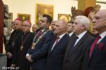 Foto: Goście uroczystej sesji Rady Miasta w sali głównej Muzeum Diecezjalnego w Łomży