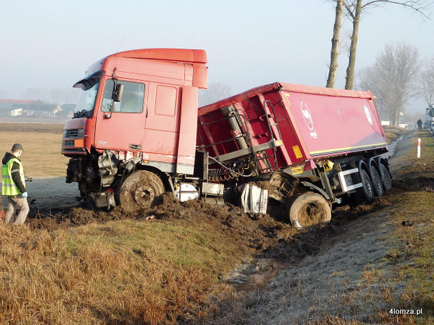 Wypadek na  drodze krajowej nr 63 Zambrów - Czyżew. fot. KWP Białystok
