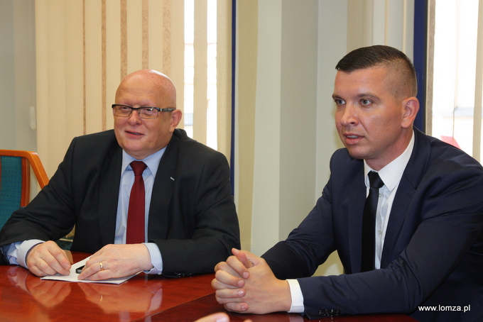 Zarząd MPWiK: Zbigniew Sasinowski (z lewej) i Mariusz Konopka (z prawej) (fot. UM Łomża)