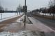 Strumienie wody na ul. Zawadzkiej, widać jak wypływa woda ze studzienki telekomunikacyjnej