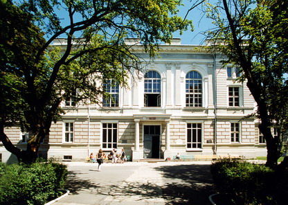 II LO w Łomży<br />
budynek szkoły