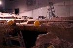 Foto: zarwany strop do krypty większej, tędy weszli archeolodzy