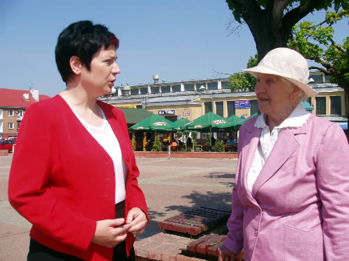 Prezes Agata Gołaszewska rozmawia z Panią Ireną Rainko