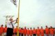 Prezydent Jerzy Brzeziński wciąga flagę na maszt