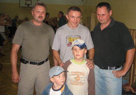 Dariusz Snarski wraz z członkami zarządu BKS 