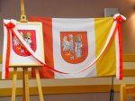 Foto: Powiat łomżyński ma już swój herb i flagę.