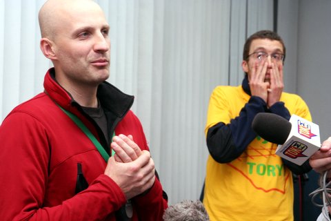 od lewej: koordynator kampanii Greenpeace Maciej Muskat i Rafał Górski, redaktor magazynu 