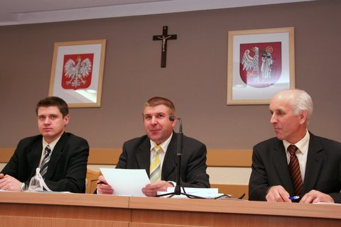 Popiołek Stefan - Przewodnicząsy Rady Powiatu i zastępcy Rafał Kołakowski (po lewej) i Stefan Żebrowski (po prawej). 