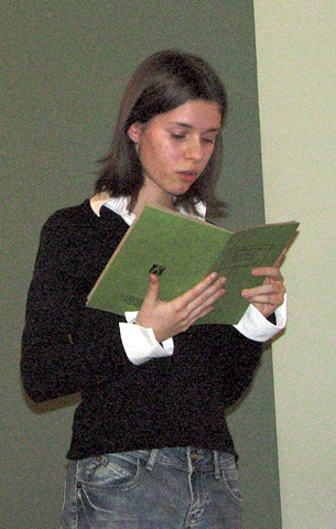 Magdalena Paula Walczuk czyta wiersze ze swego debiutanckiego zeszytu poetyckiego 