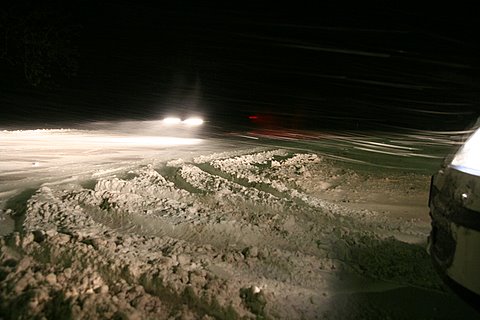 wieczorne opady śniegu oraz zawieje śnieżne, droga 644 Łomża  - Kolno
