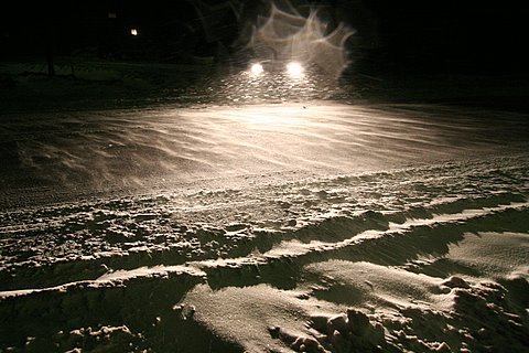 wieczorne opady śniegu oraz zawieje śnieżne, droga 644 Łomża  - Kolno