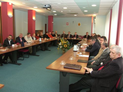 przedsiębiorcy biorący udział w spotkaniu <br />
fot. www.um.lomza.pl