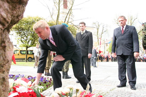 przedstawiciele Rady Powiatu Ziemskiego z przewodniczącym Stefanem Popiołkiem na czele