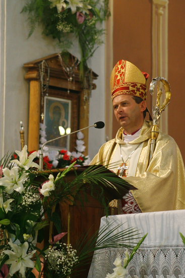 uroczystościom przewodniczył biskup Tadeusz Bronakowski