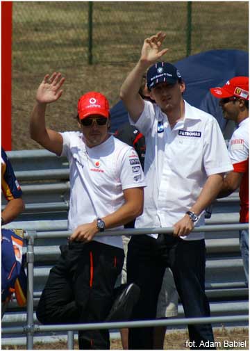 Fernando Alonso (McLaren) i Robert Kubica (BMW) - fot. Adam Babiel