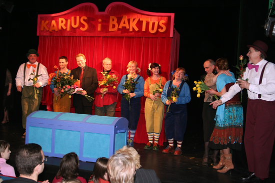 zespół teatralny po premierze 12 marca 2006