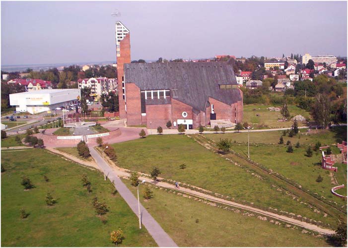 Sanktuarium Miłosierdzia Bożego w Łomży, wysokość lotu około 40 m