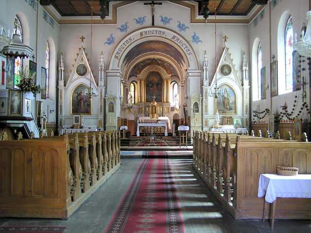 Wnętrze kościoła w Drozdowie