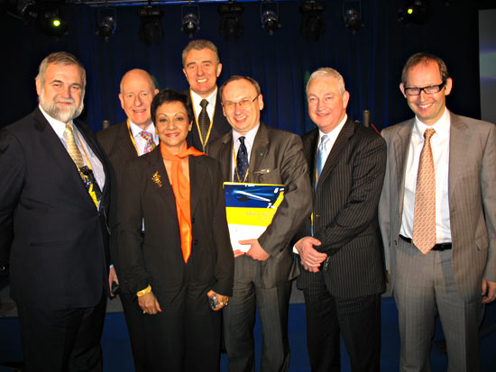 od lewej: Godfried Wouters, Lee N. Clarke, Sandra Saksena, Kazimierz Ciszek, Zbigniew Ciszek, Maurice Hedderman, Ptol Slattery
