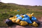 Foto: Śmieci zalewają wzgórza nad Narwią