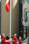 Foto: wciągnięcie flagi Polski na maszt