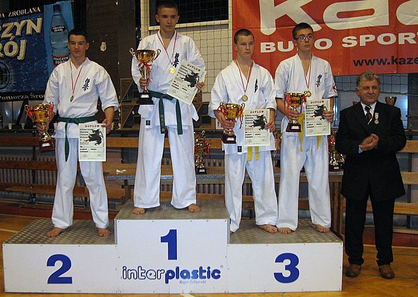 Łukasz Lubiejewski (trzecie miejsce - po lewej)