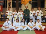Foto: Reprezentacja Łomżyńskiego Klubu Karate z trenerem Dariuszem Syrnickim