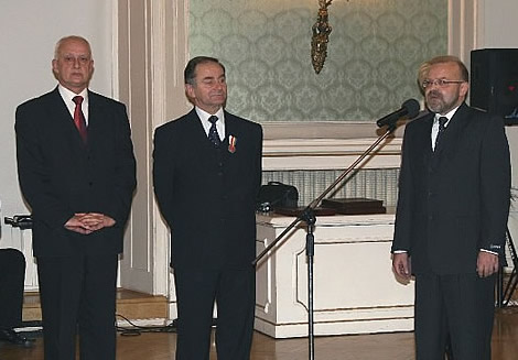 od lewej: Jarosław Dworzański - marszałek województwa podlaskiego, Mieczysław Bagiński (Łomża) - przewodniczący Sejmiku, Sławomir Zgrzywa (Łomża) - pierwszy marszałek województwa podlaskiego  