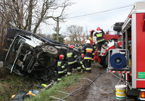 11 kwietnia 2008 roku - zdjęcie z wypadku pod Szczuczynem w którym zginęły cztery dziewczyny. (fot. Jacek Babiel)