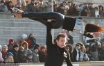 Foto: Sławomir Borowiecki tańczy z żoną na lodzie w Ł...