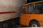 Foto: Autobus uderzył w Tira