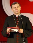 Foto: Biskup Bronakowski przeciwny handlowaniu piwem ...