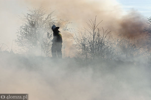  Foto: Tragiczny finał wypalania traw w Łomży
