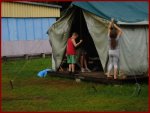 Foto: Suszenie namiotów po burzy.