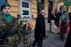 Prezydent Łomży Jerzy Brzeziński składa kwiaty