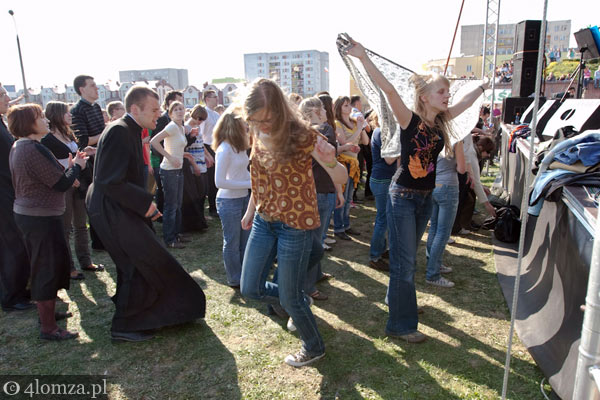 Koncert dla młodych i starszych duchem. Jubileuszowe Spotkania Młodych w Diecezji Łomżyńskiej. Fot. z 25.04.2009