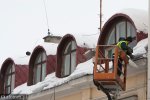 Foto: Niebezpieczny śnieg na dachach