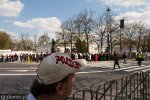 Foto: Kolejka przed Belwederem, gdzie trumna z ciałem ostatniego prezydenta RP na uchodźstwie Ryszardem Kaczorowskim została udostępniona ludziom