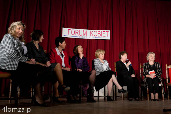 Uczestniczki debaty (od lewej) Alicja Konopka, Edyta Śledziewska, Agata Gołaszewska, Krystyna Kondratowicz, Liliana Lechowicz, Wanda Wałkuska, Mira Opalińska