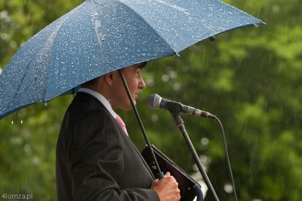 4.07.2010 Drozdowo deszczowy początek Muzycznych Dni n/z dyrektor festiwalu Jacek Szymański